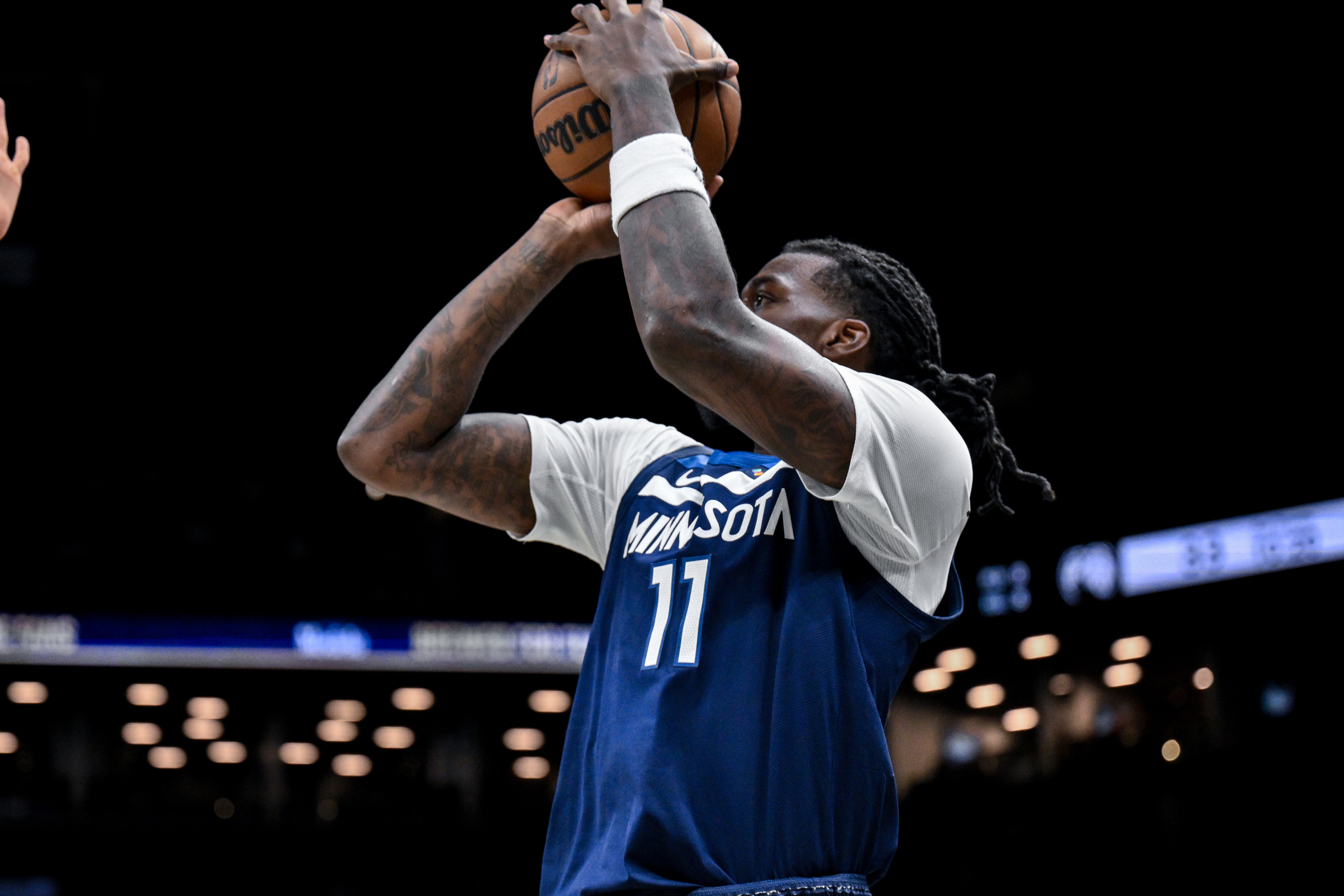 攻坚利器！纳兹·里德半场8中6砍下17分6板 三分4中3