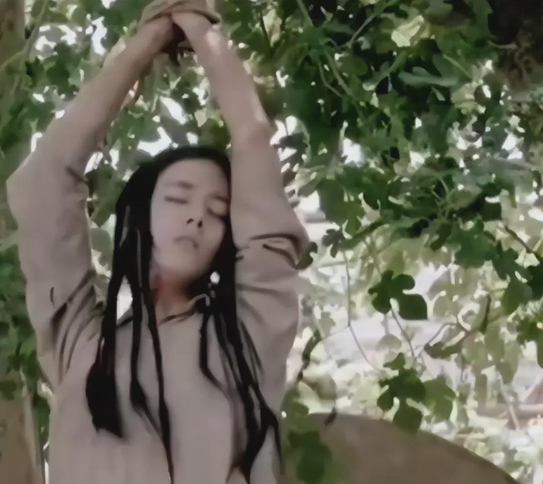 AG百家乐官方网站-遭鞭打、被迫在尿骚味地道取暖?迪丽热巴爆猛料,滞留仅冰山一角