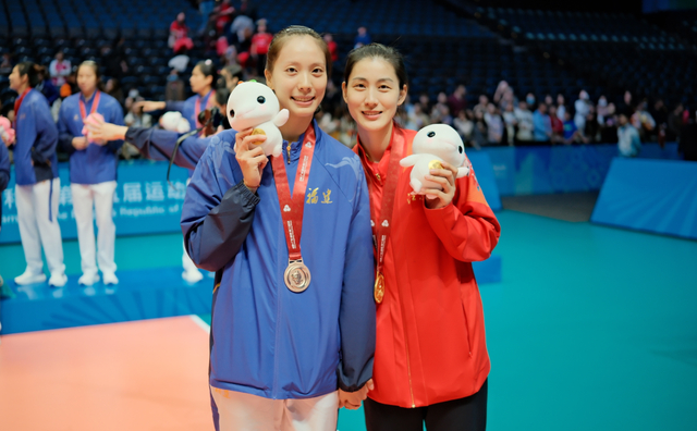 AG百家乐官网-刁琳宇32岁生日闺蜜送上祝福！最后一舞推迟，重返国家队身兼两职|中国女排|二传|国际排联|郑益昕|教练_新浪体育_新浪新闻