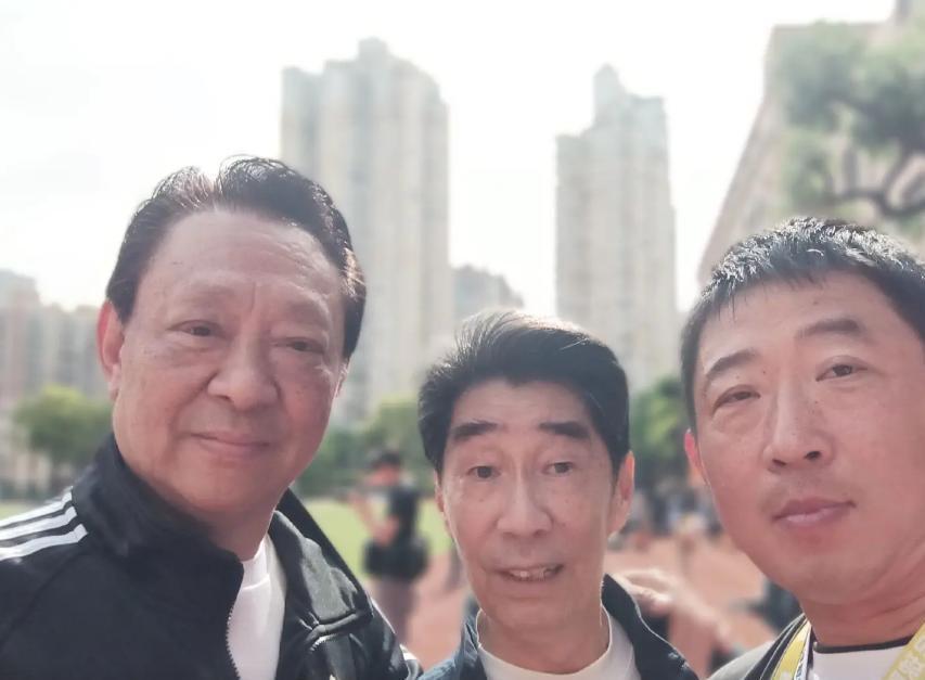 百家乐官网-阿德阿庆原来都是球迷！出席上海高中足球联赛，年近70又获新身份