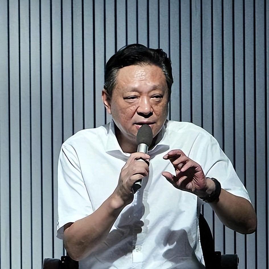 百家乐官网-阿德阿庆原来都是球迷！出席上海高中足球联赛，年近70又获新身份