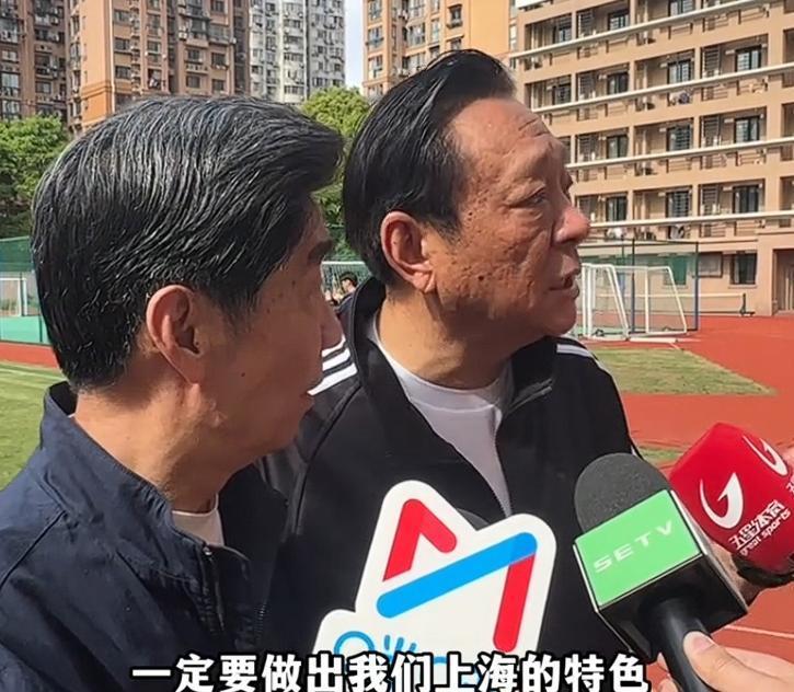 百家乐官网-阿德阿庆原来都是球迷！出席上海高中足球联赛，年近70又获新身份